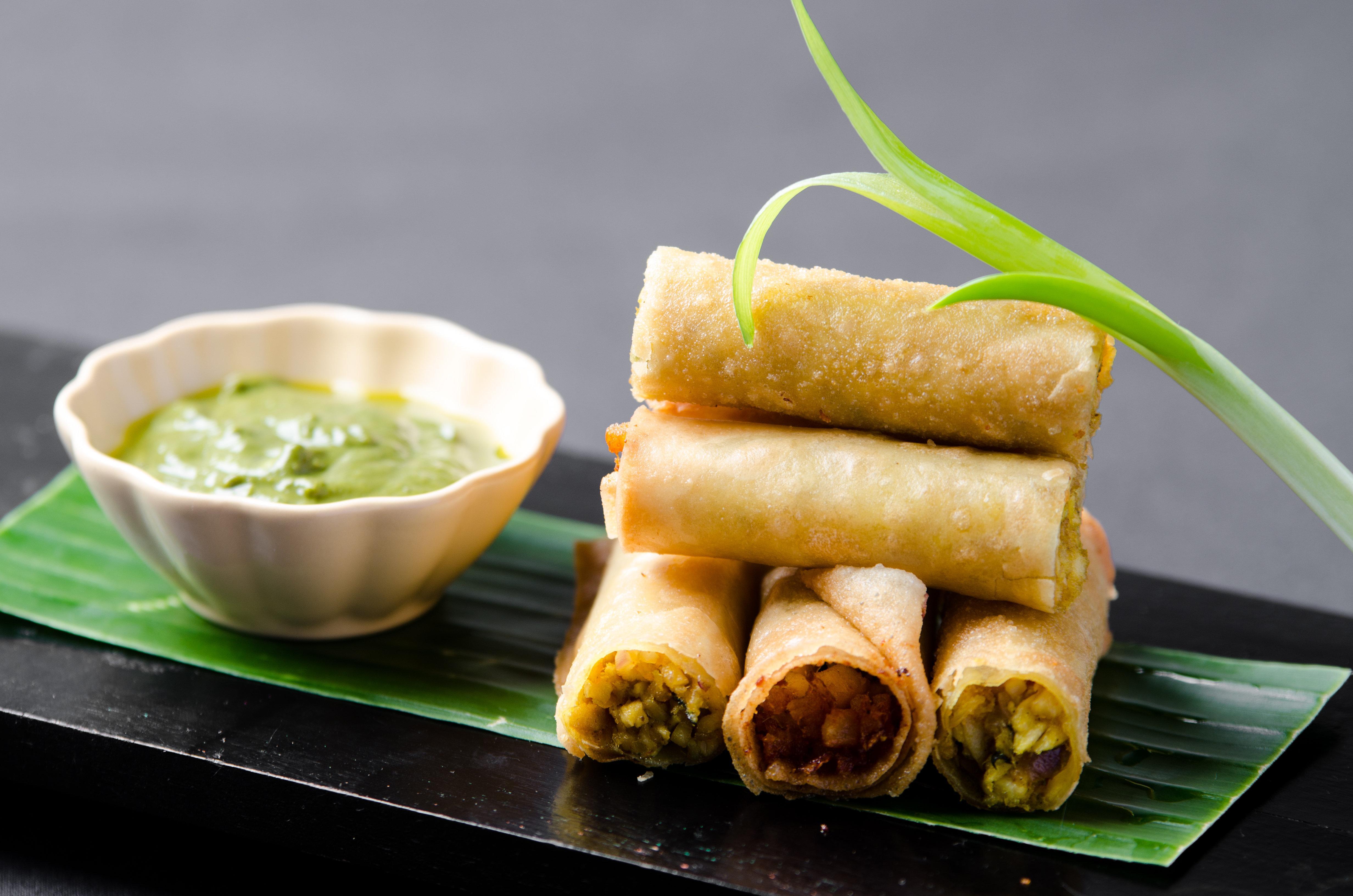 Holiday Inn & Suites Makati By Ihg San Pedro Makati Eksteriør billede Fried vegetable spring rolls