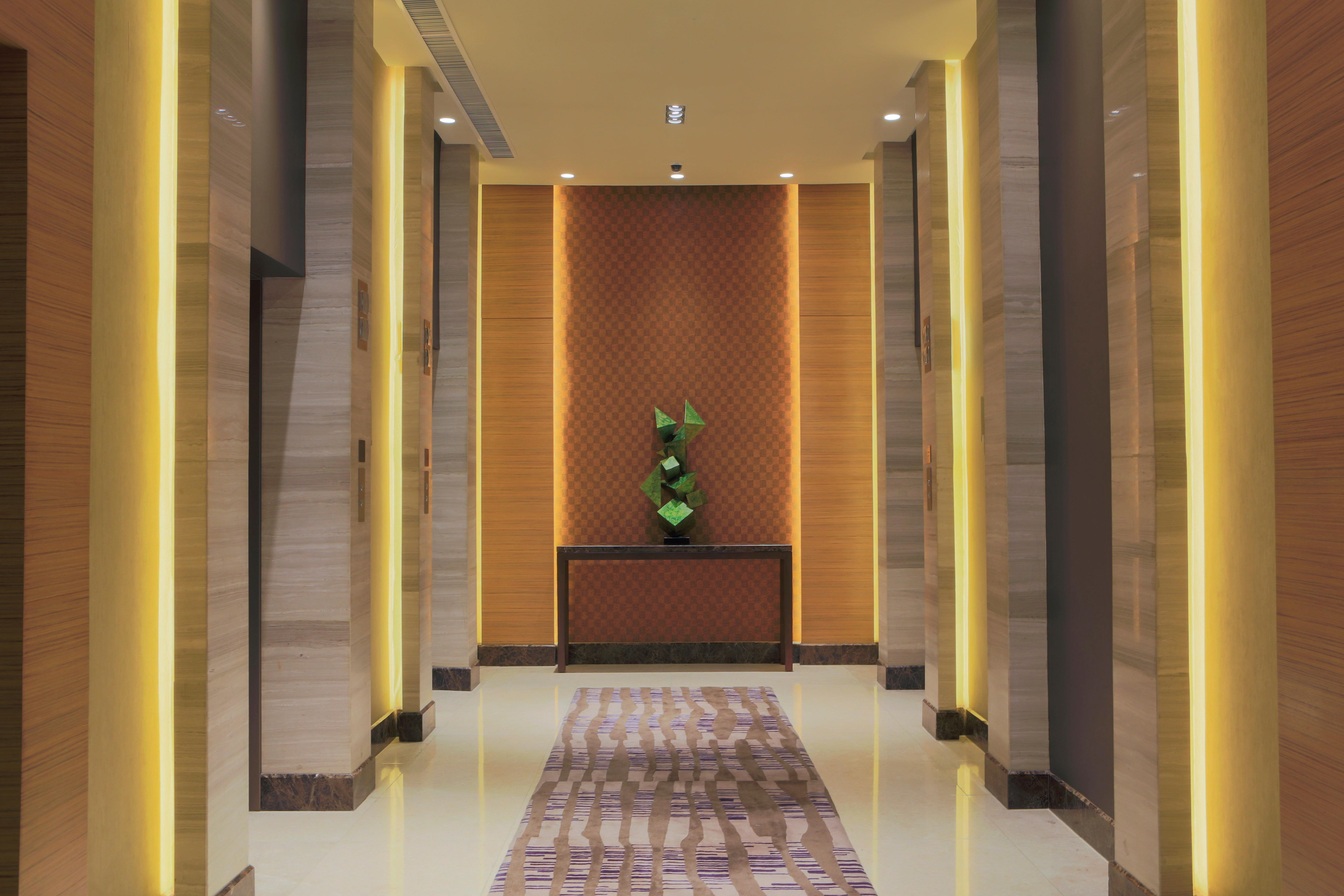 Holiday Inn & Suites Makati By Ihg San Pedro Makati Eksteriør billede The interior of the hotel