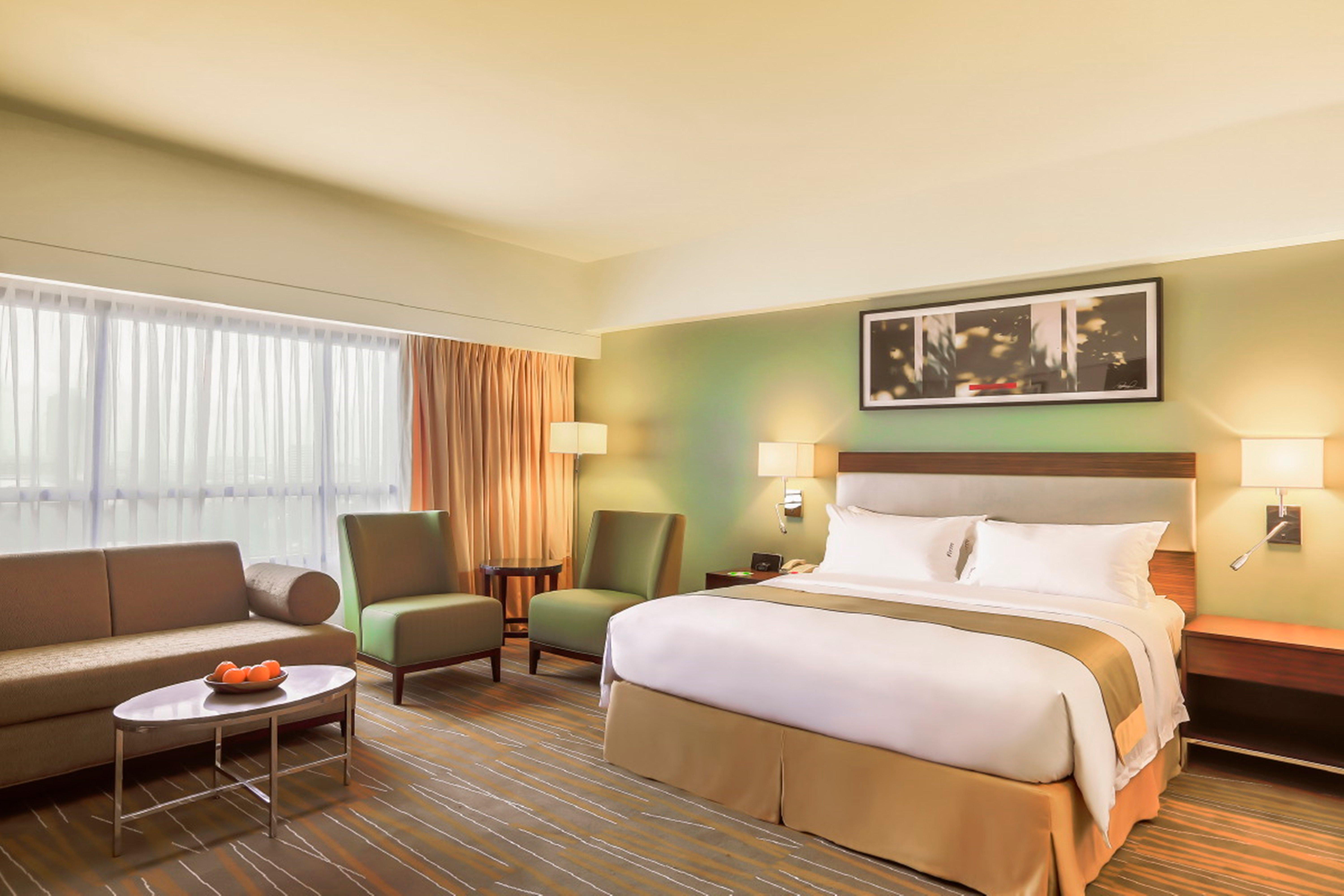 Holiday Inn & Suites Makati By Ihg San Pedro Makati Eksteriør billede A typical room at the Holiday Inn