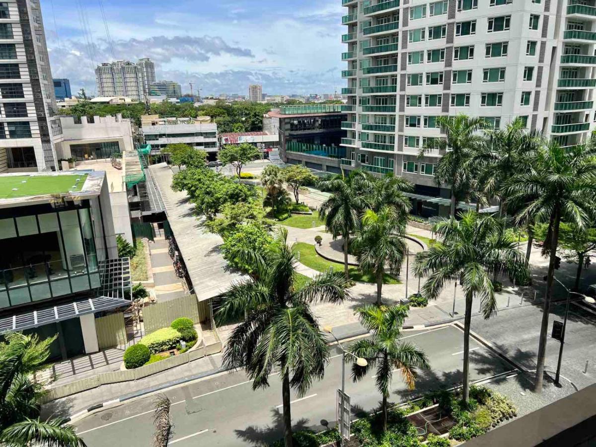 Holiday Inn & Suites Makati By Ihg San Pedro Makati Eksteriør billede Rockwell Center