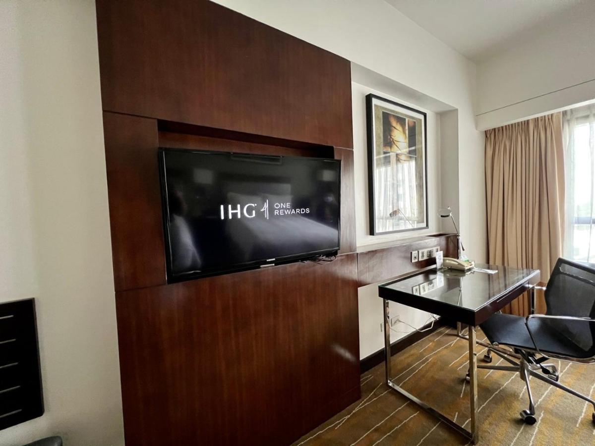 Holiday Inn & Suites Makati By Ihg San Pedro Makati Eksteriør billede
