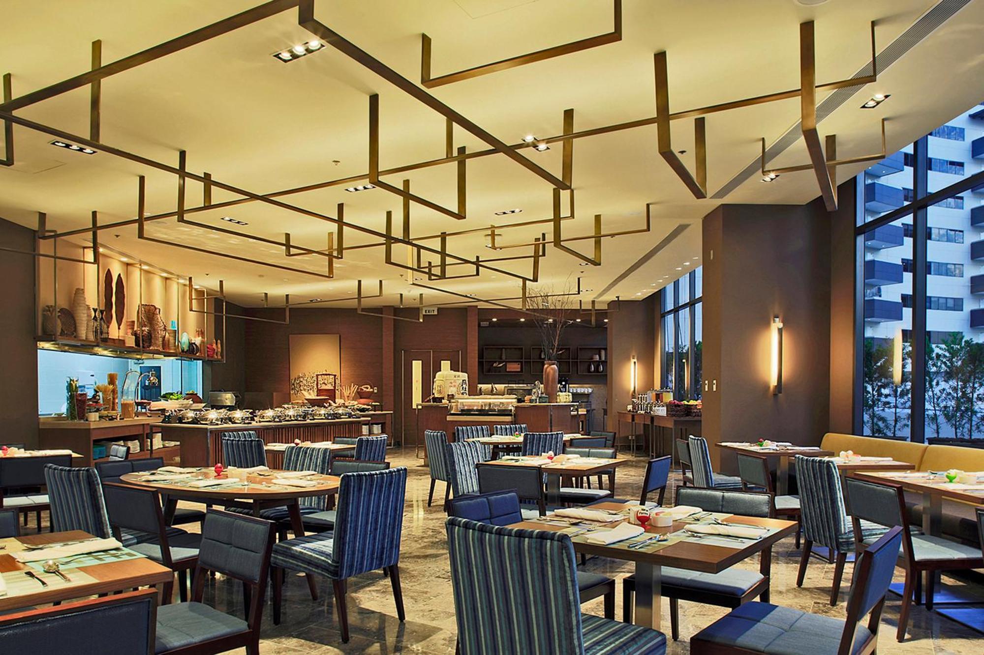 Holiday Inn & Suites Makati By Ihg San Pedro Makati Eksteriør billede The restaurant